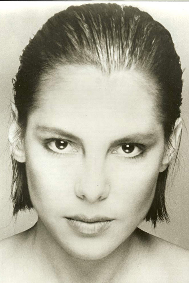 Holly Adams photo 2
