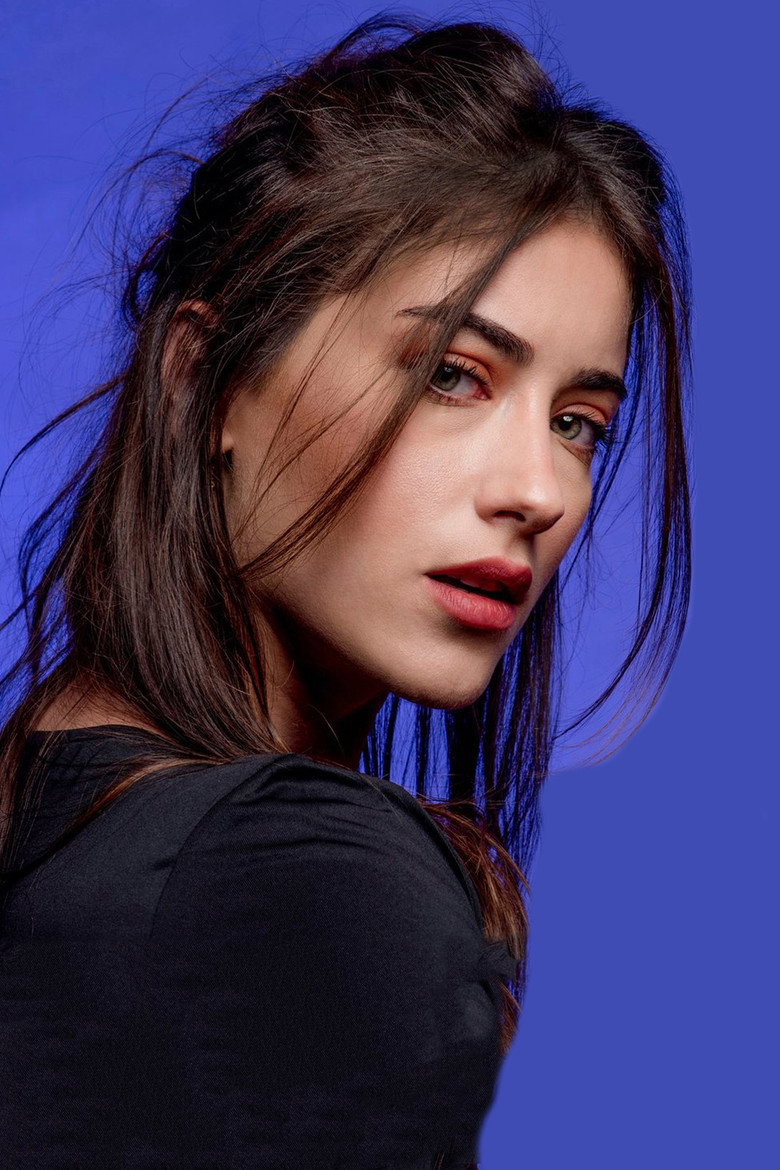 Hazal Kaya photo 3