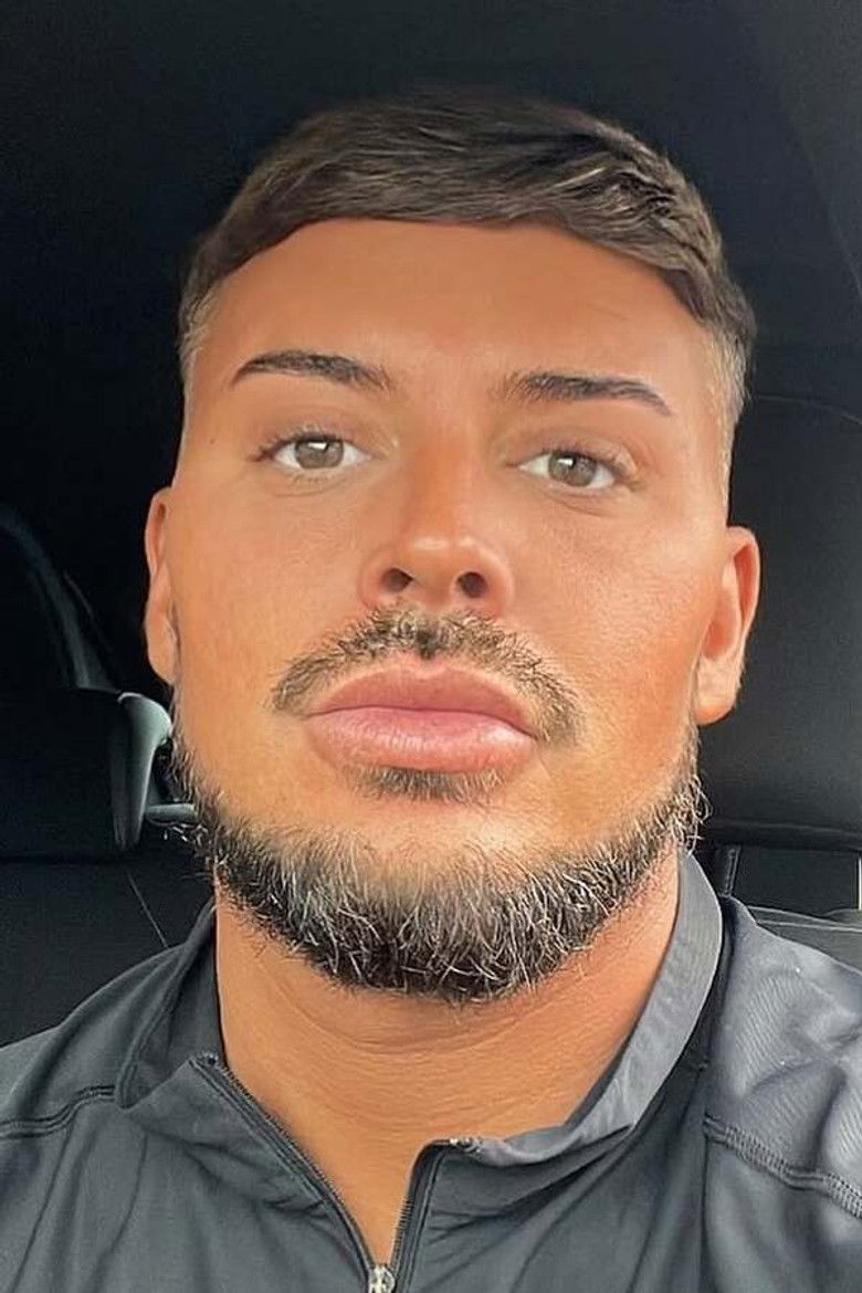 Ryan Ruckledge portrait image