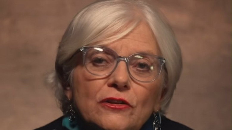 S04E11 – A nun in a convent for 40 years, she leaves it all behind and discovers life at 60.