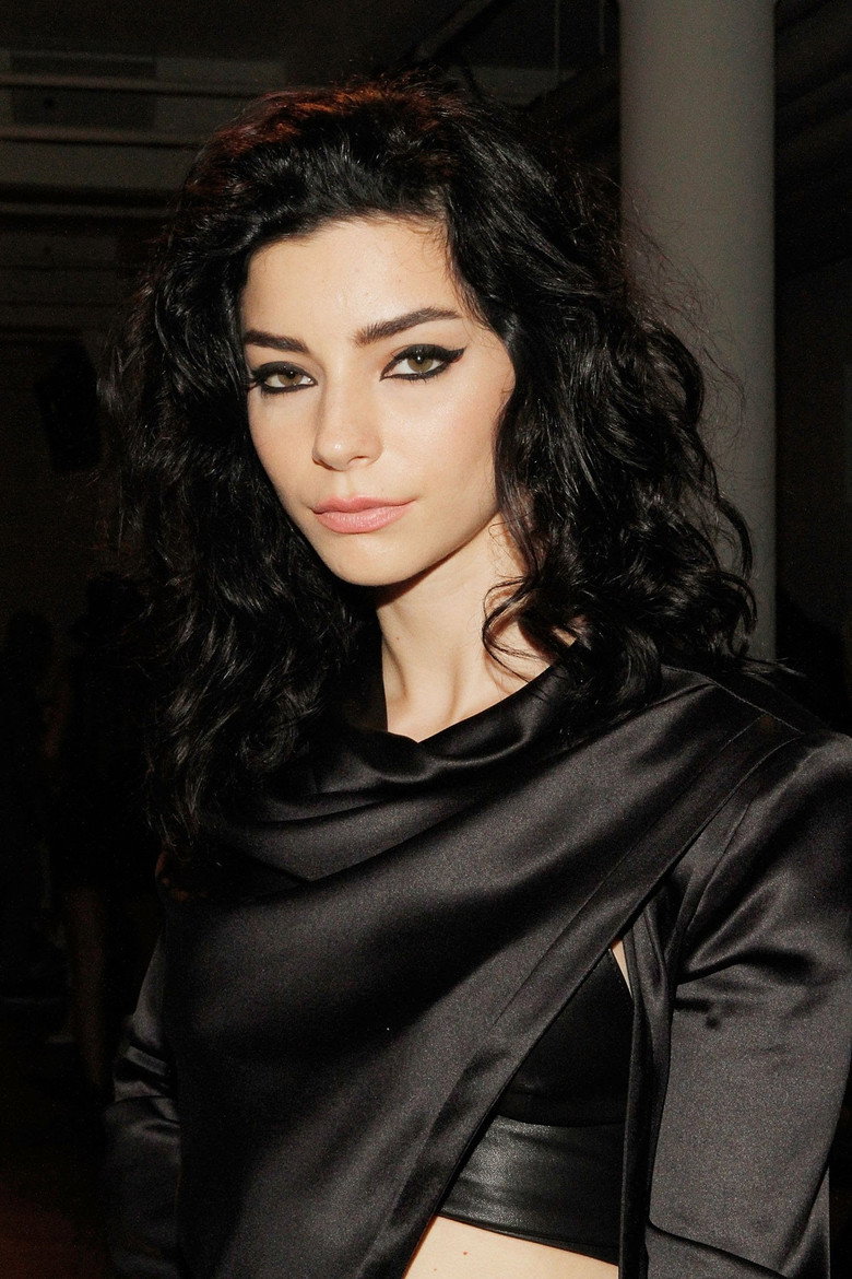 Merve Boluğur photo