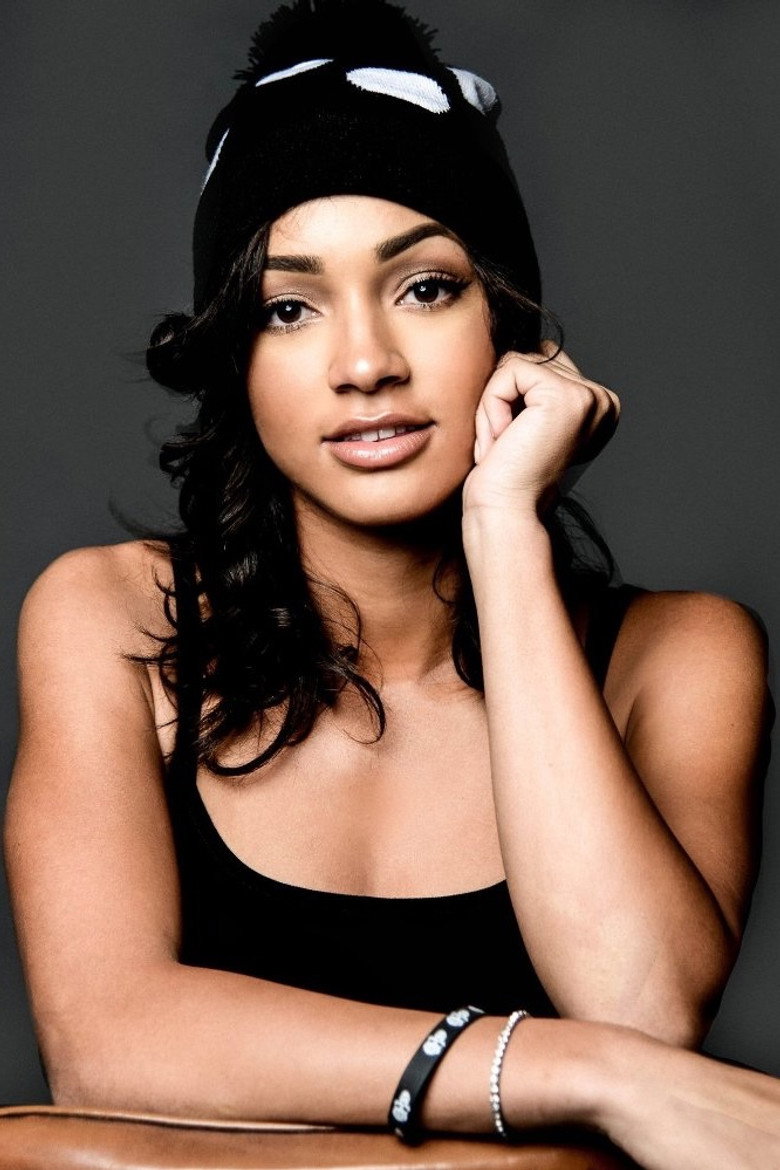 Courtney Allegra portrait