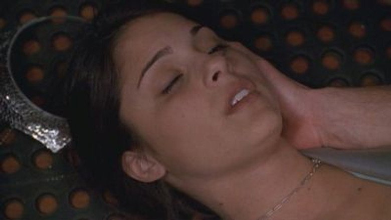Still from Roswell - Season 3 Episode 12