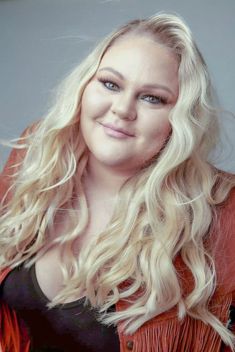 Chelcie Lynn photo 2