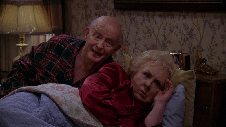 Still from Everybody Loves Raymond - Season 9 Episode 16