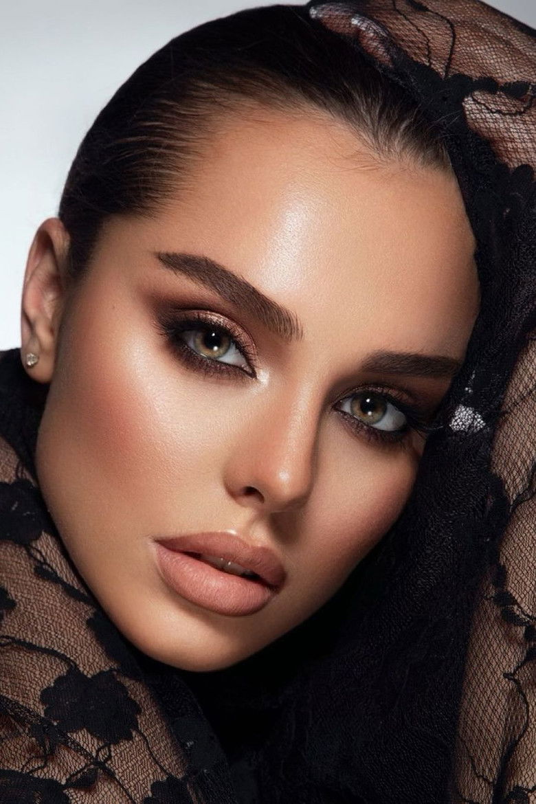 Anastasiya Leonova portrait image