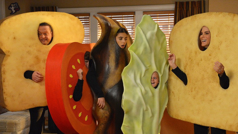 Still from The Neighbors - Season 2 Episode 5