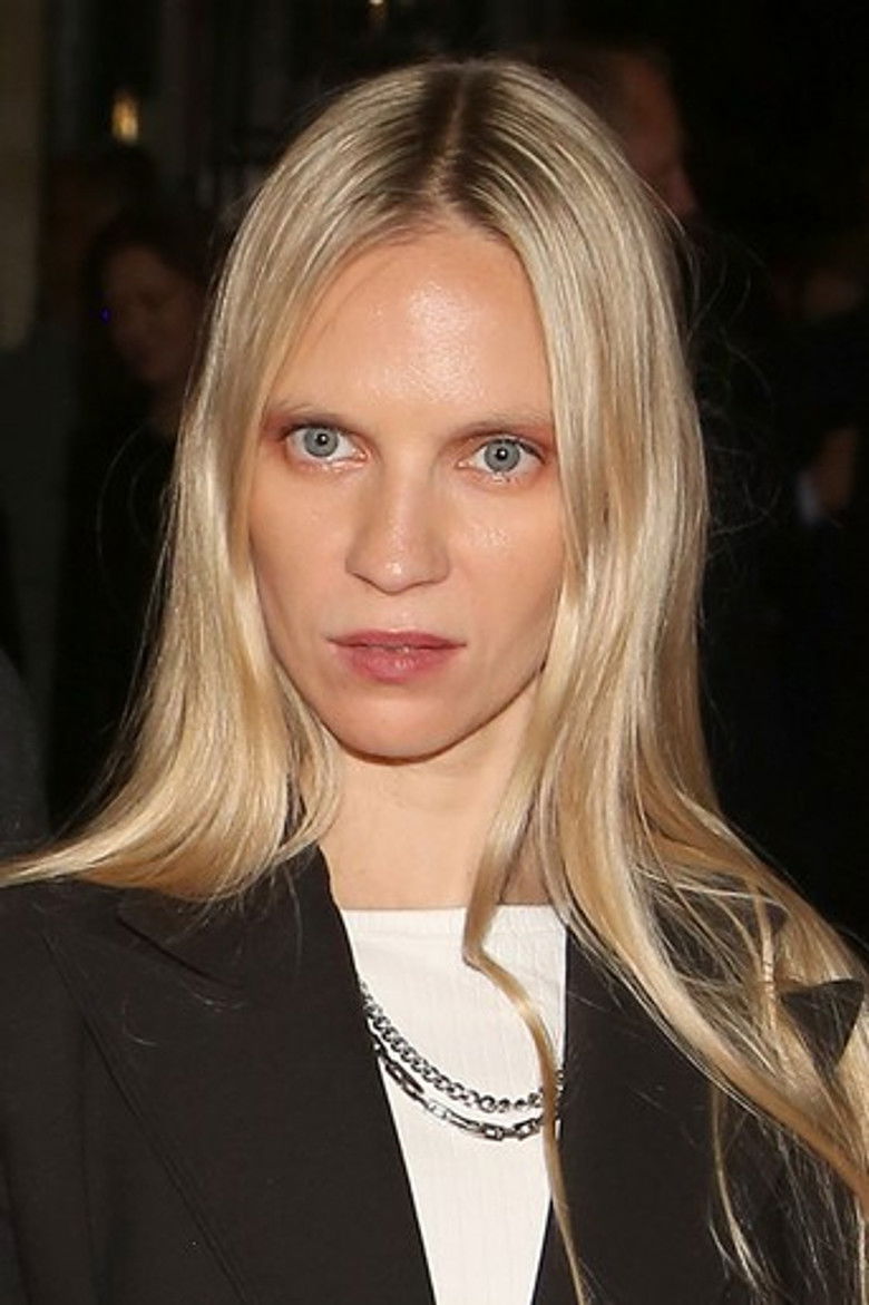 Mary Komasa portrait image