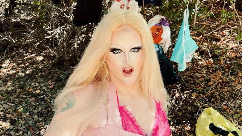 Image d'arrière-plan 8 du film Feral Female