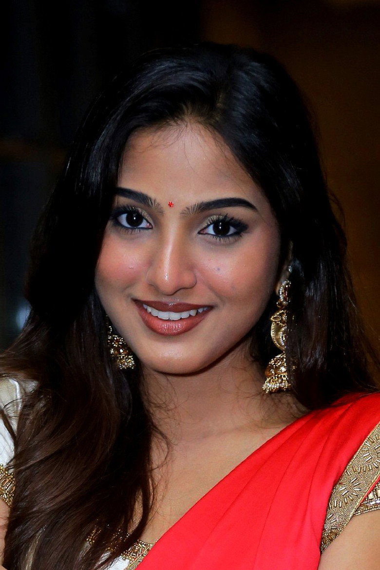Pranavi Manukonda photo 7