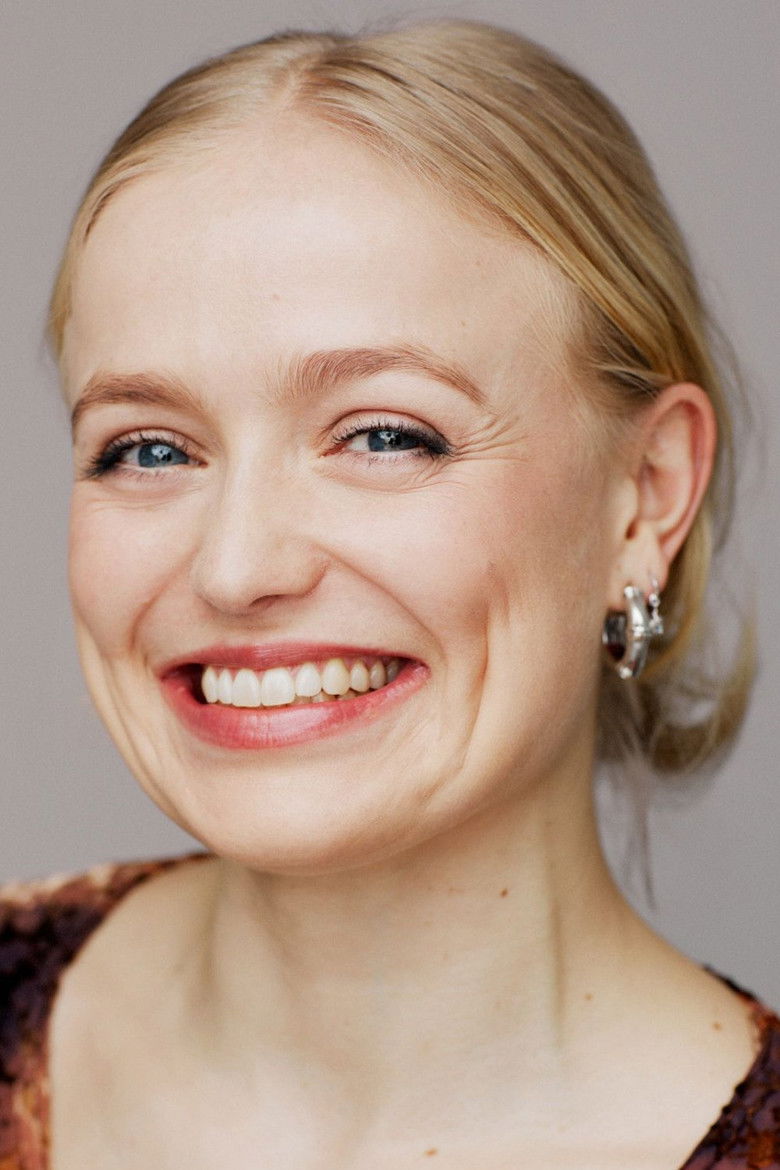 Sophie Larsen portrait image