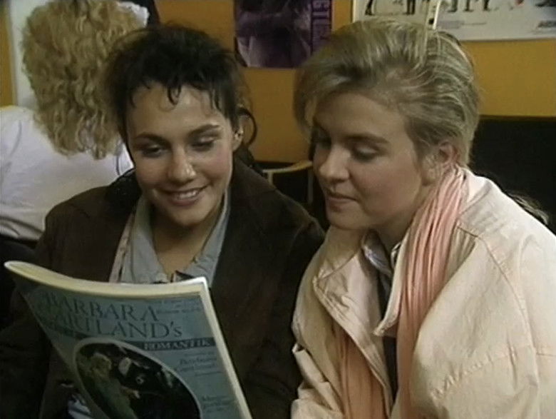 Still image for Alle elsker Debbie season 1 episode 1: Episode 1 Still image for Alle elsker Debbie season 1 episode 1: Episode 1