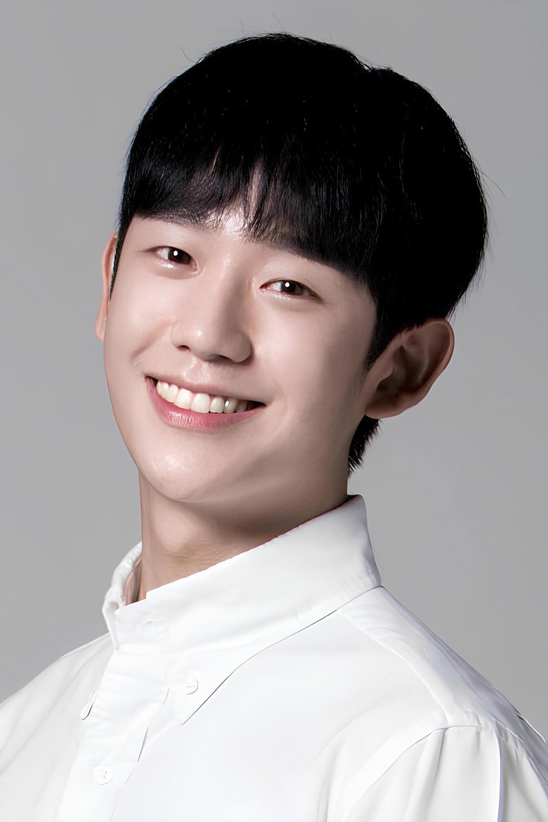 Jung Hae-in photo 2