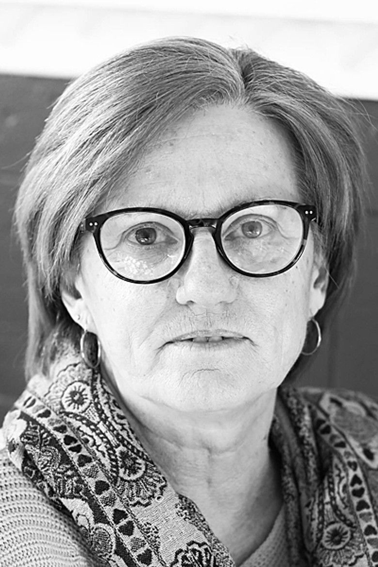 Louise Henry portrait image