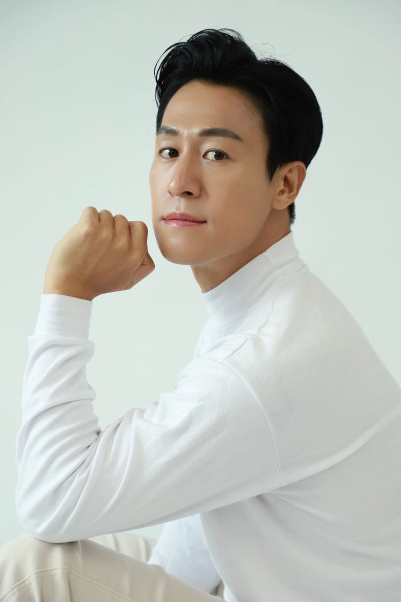 Ahn Tae-gyeong portrait