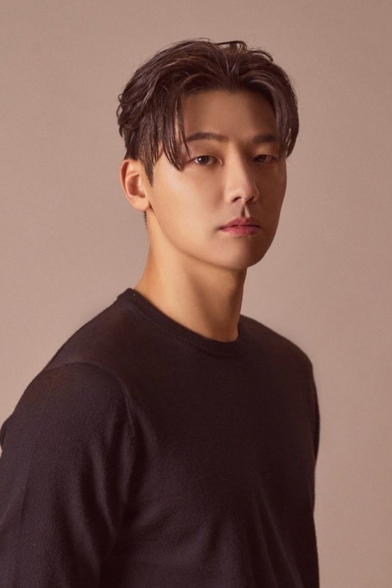 Kang Min-hyuk photo 3