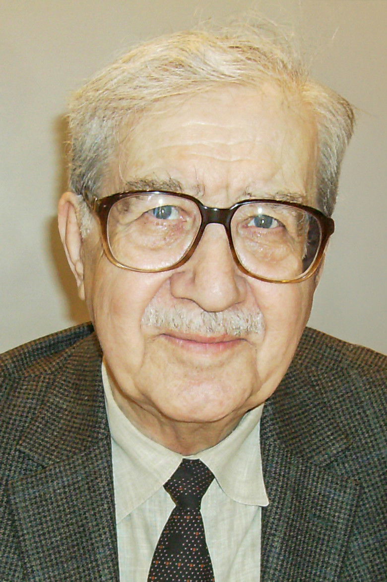 Turgut Özakman portrait image