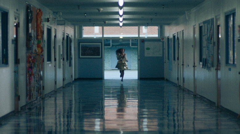 Image d'arrière-plan 1 du film Ado