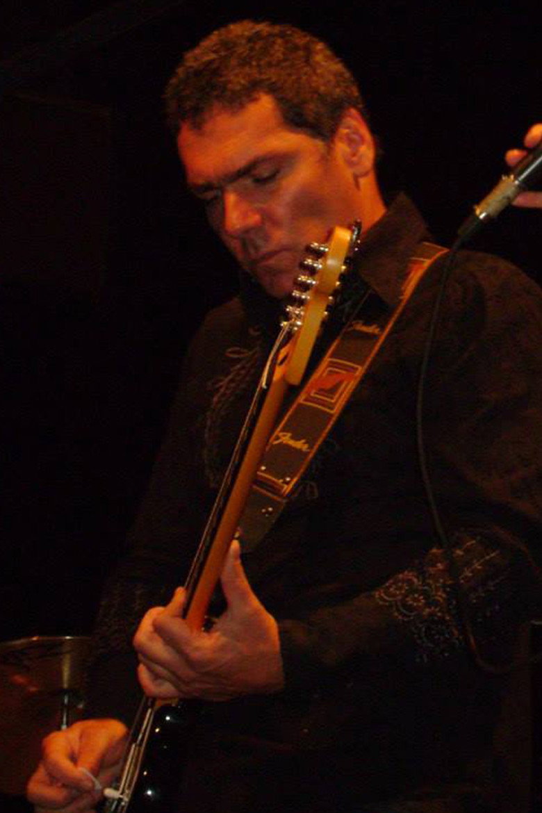 Alvaro Calderón photo 4