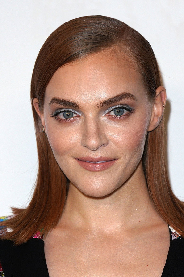 Madeline Brewer photo 4