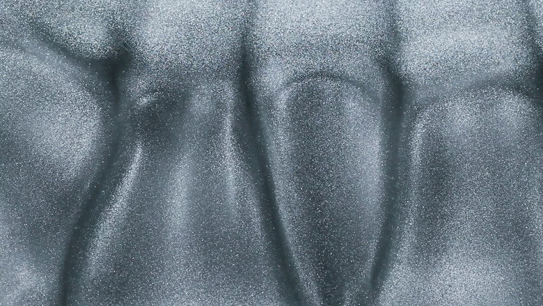 Movements arising from different relationships - Between regularity and irregularity II still 2