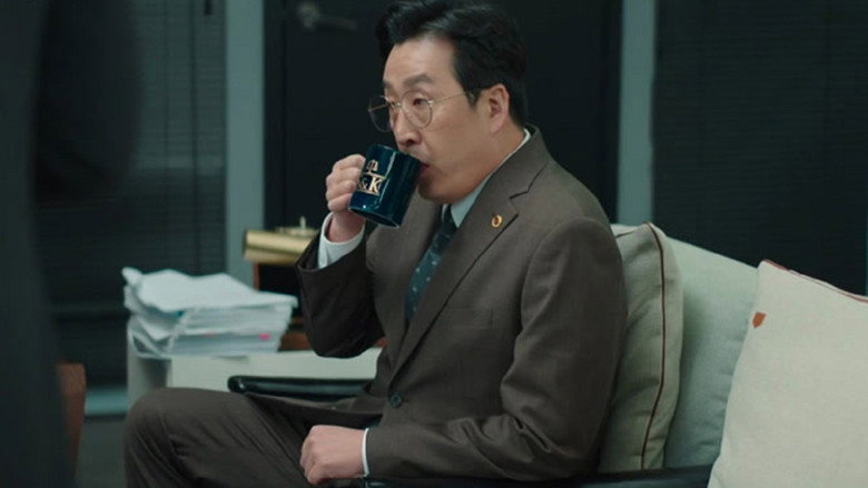 Still from Hyena - Season 1 Episode 12