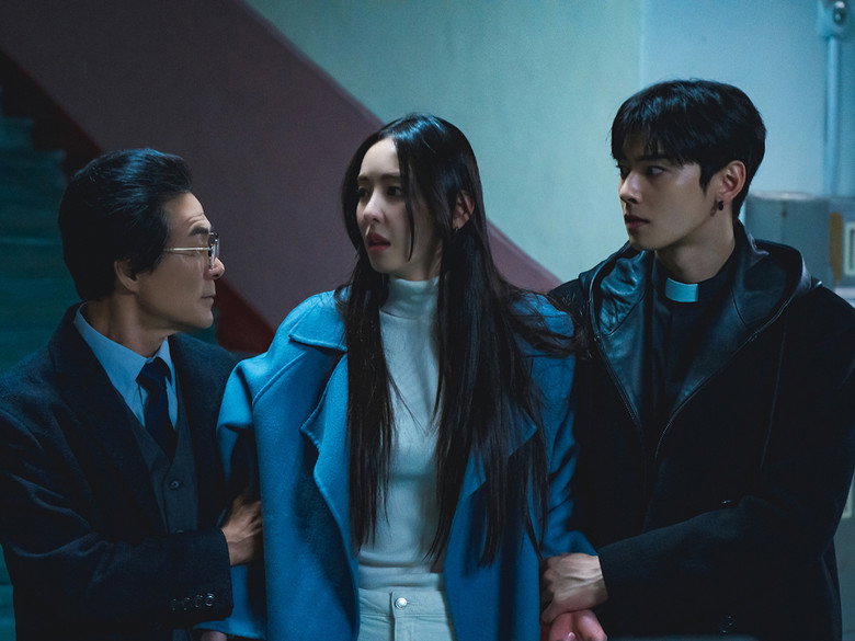 Still from Island - Season 1 Episode 9