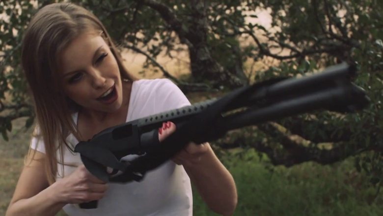 Assistir Girls Guns and Blood (2019)