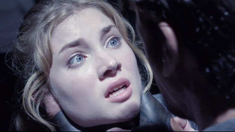 Still from The Nine Lives of Chloe King - ซีซัน 1 ตอน 7
