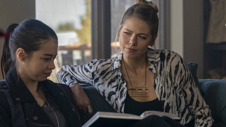 Roswell, New Mexico S02E11 — Linger episode still