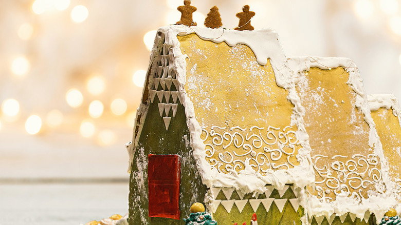 Holiday Baking Championship: Gingerbread Showdown