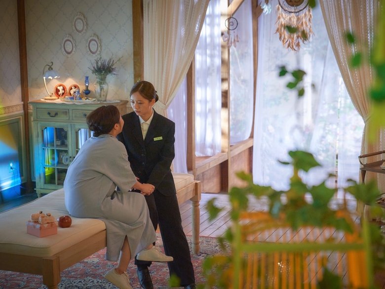 Still image for May I Help You? season 1 episode 3: Let Me Tell You a Secret Still image for May I Help You? season 1 episode 3: Let Me Tell You a Secret