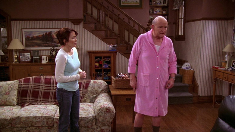 Still from Everybody Loves Raymond - Season 9 Episode 10
