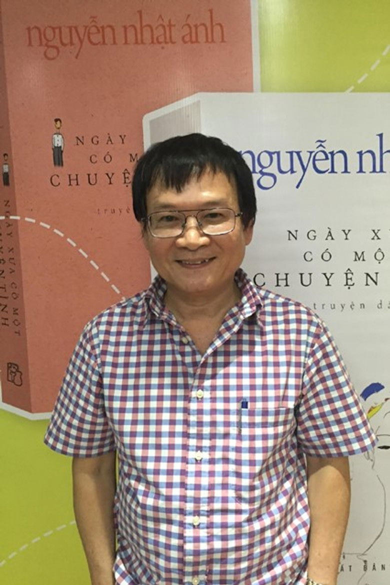 Nguyễn Nhật Ánh portrait image