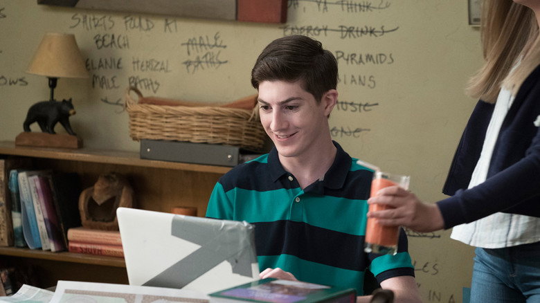 Still from Speechless - ซีซัน 3 ตอน 7
