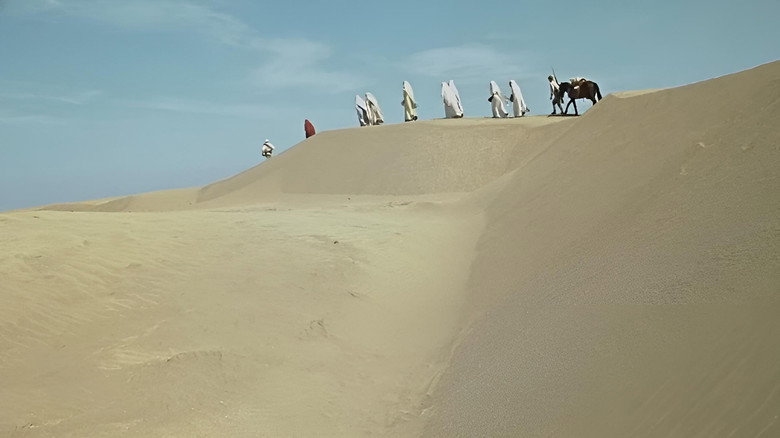 Image d'arrière-plan 3 du film Le Soleil blanc du désert