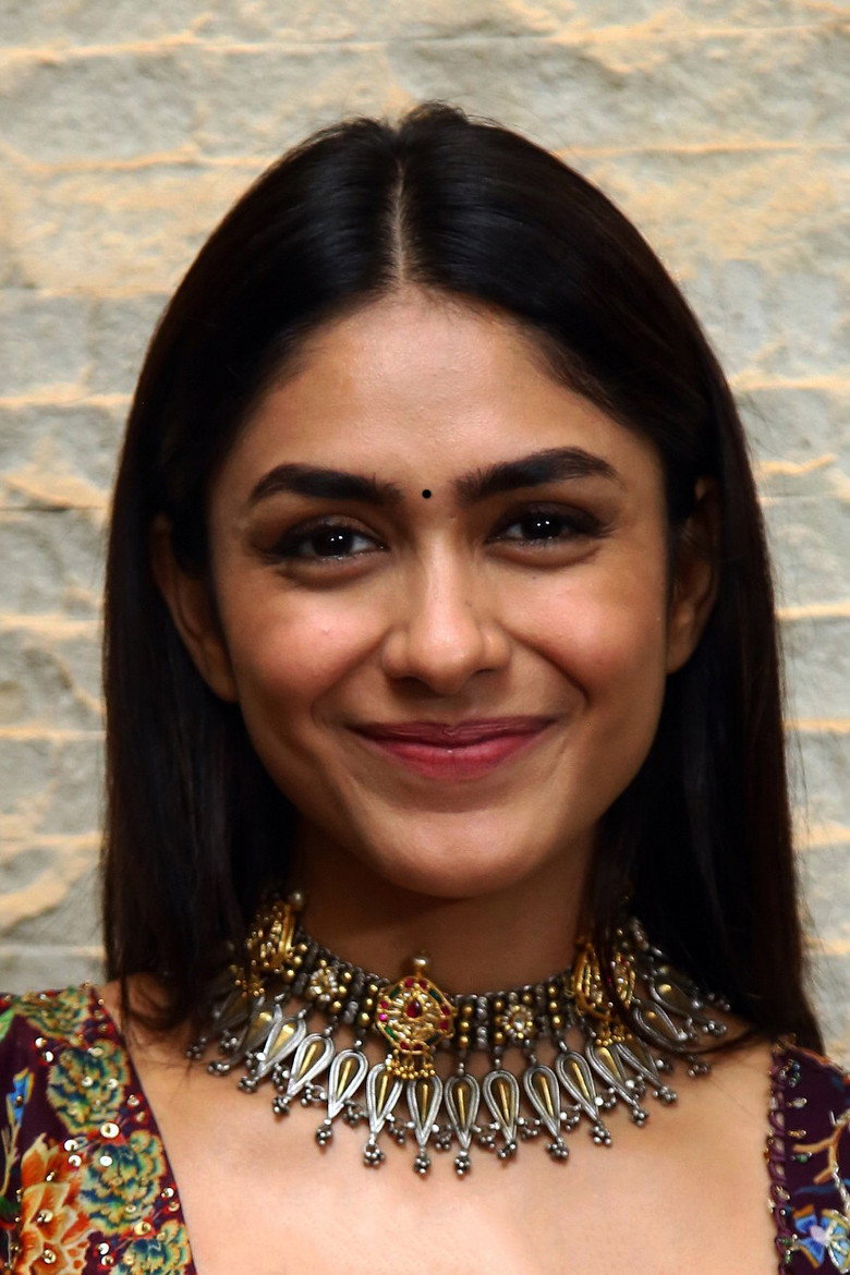 Mrunal Thakur photo