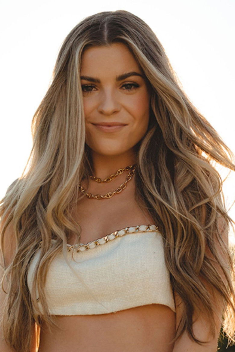 Tenille Arts portrait image