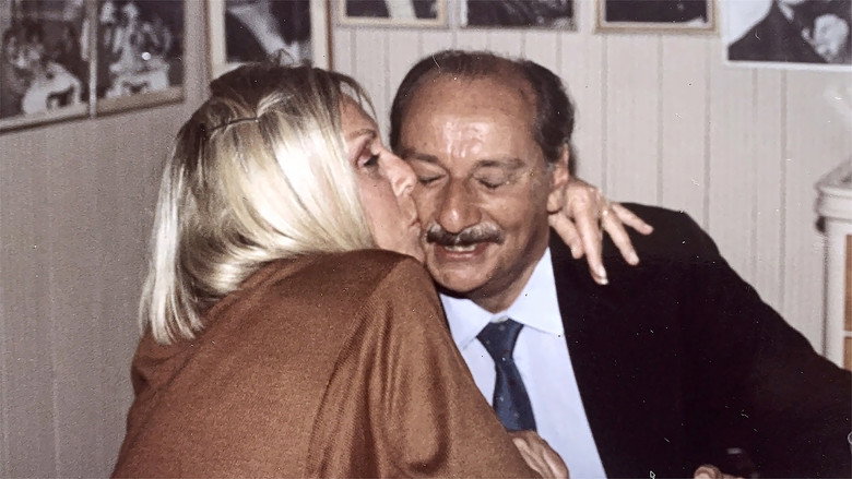 Frame from Cony, Retrato Íntimo
