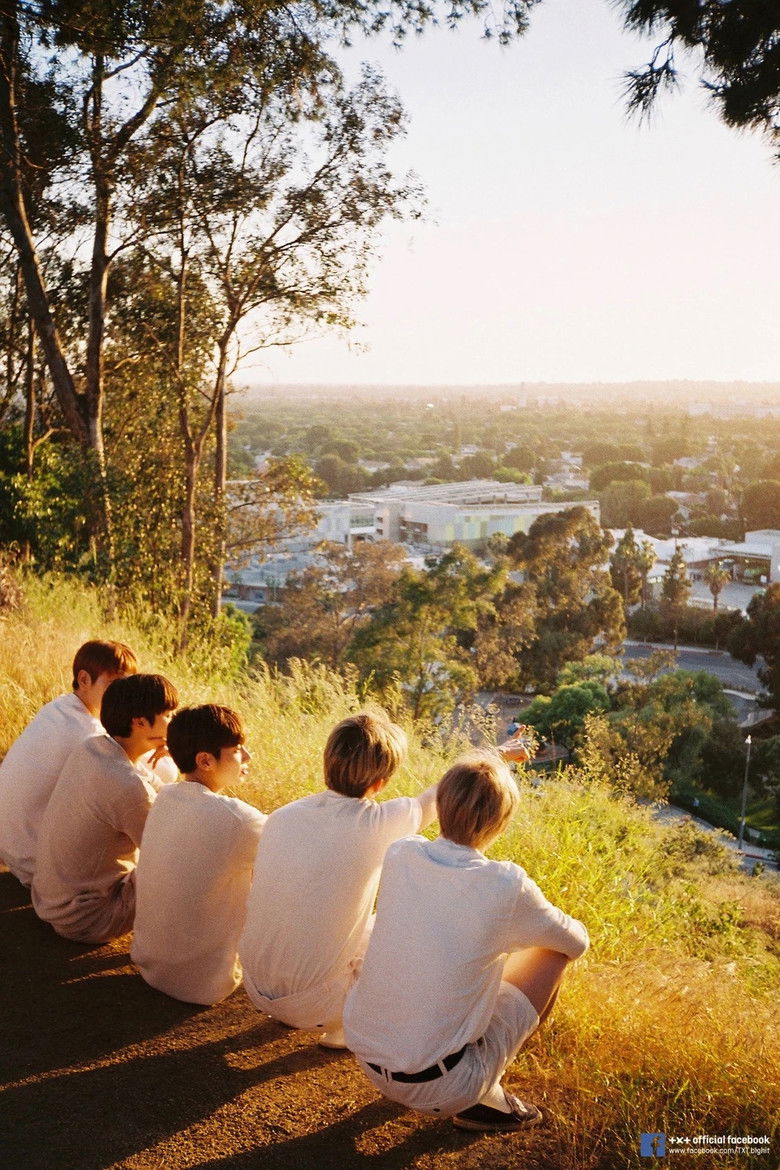 Imatge de TOMORROW X TOGETHER The First Photobook H:OUR