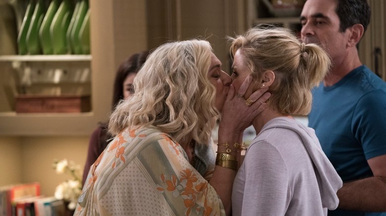 Watch Modern Family Season 10 Episode 12 - Blasts from the Past Online
