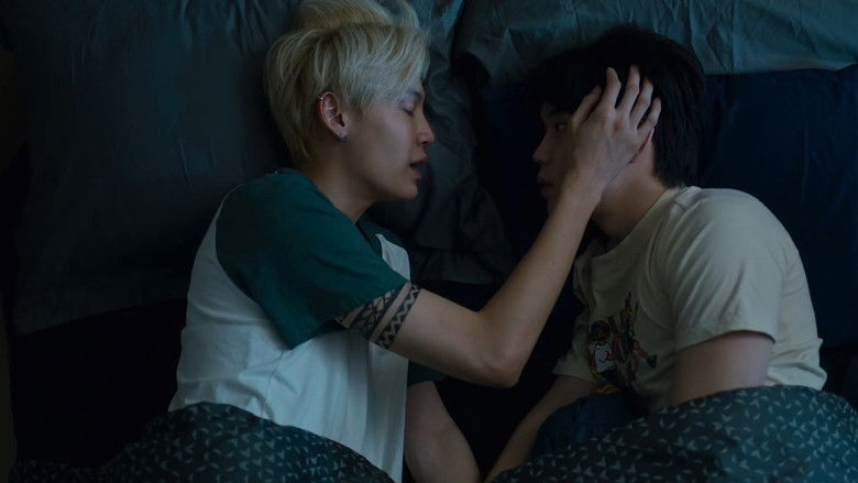 Still image for Between Us season 1 episode 5: Episode 5 Still image for Between Us season 1 episode 5: Episode 5