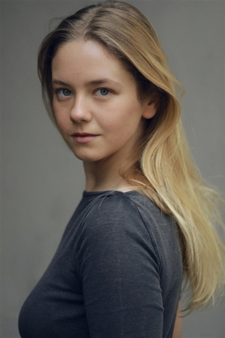 Charlotte Lacoste photo