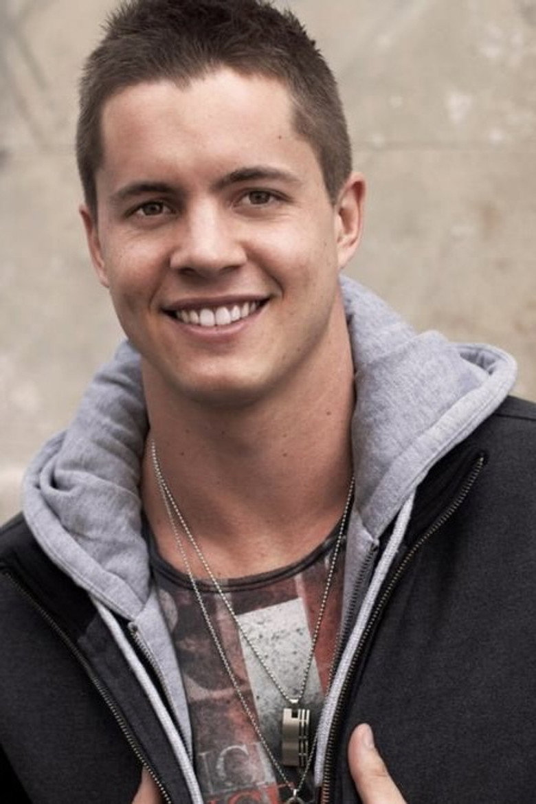 Johnny Ruffo photo