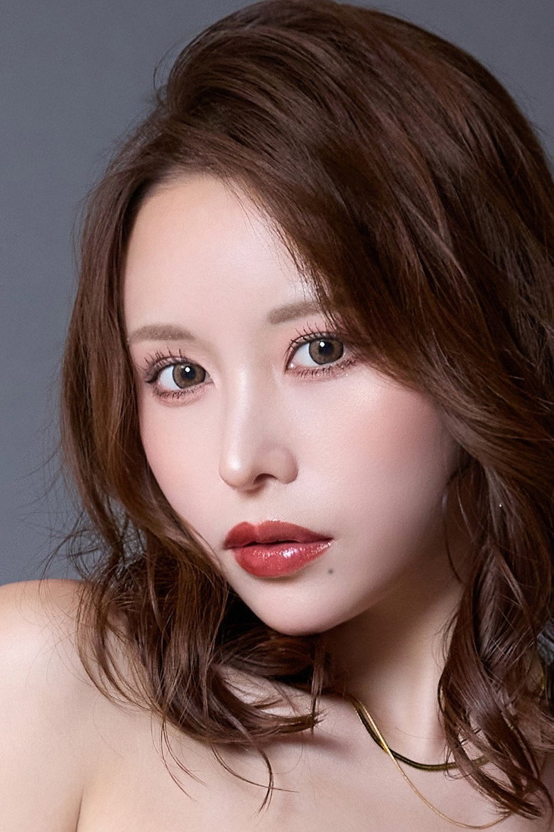 Mayuki Ito photo