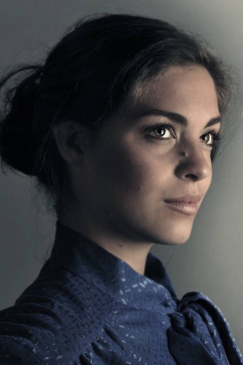 Natalie Madueño photo 6