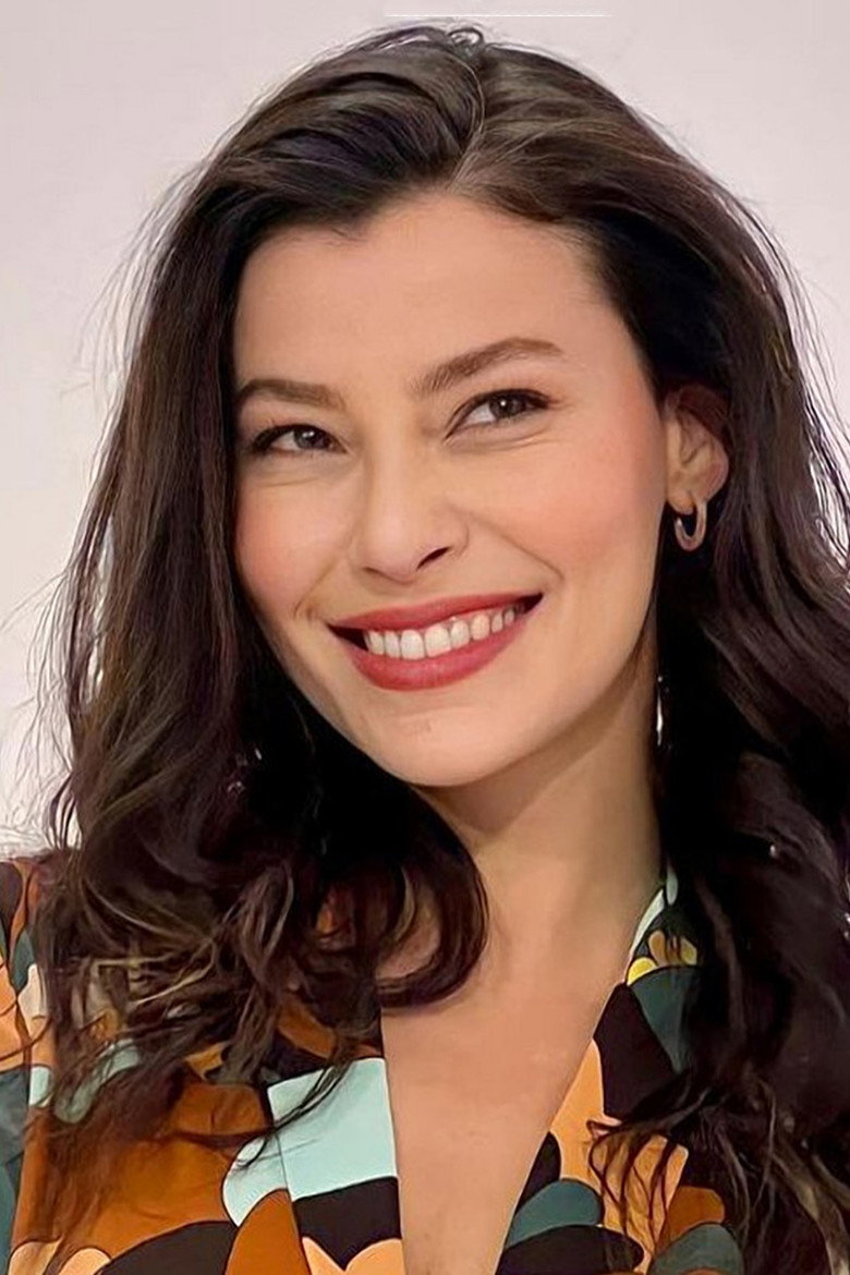 Müjde Uzman photo 2