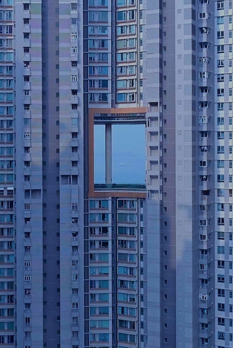 Imatge de From Its Mouth Came a River of High-End Residential Appliances