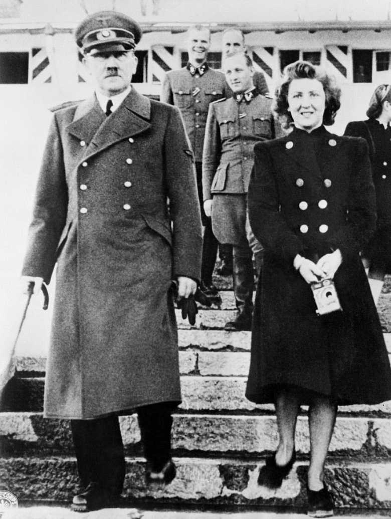 Eva Braun, épouse Hitler main poster