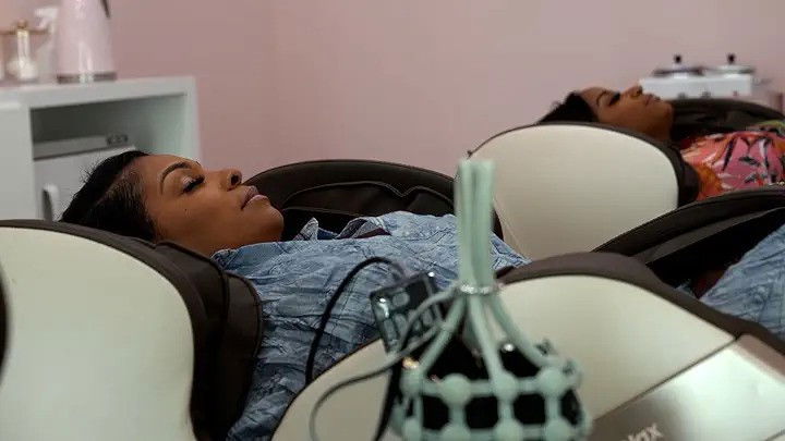 Still image for Toya & Reginae season 1 episode 4: S1 E4 - Social Media Meltdown Still image for Toya & Reginae season 1 episode 4: S1 E4 - Social Media Meltdown